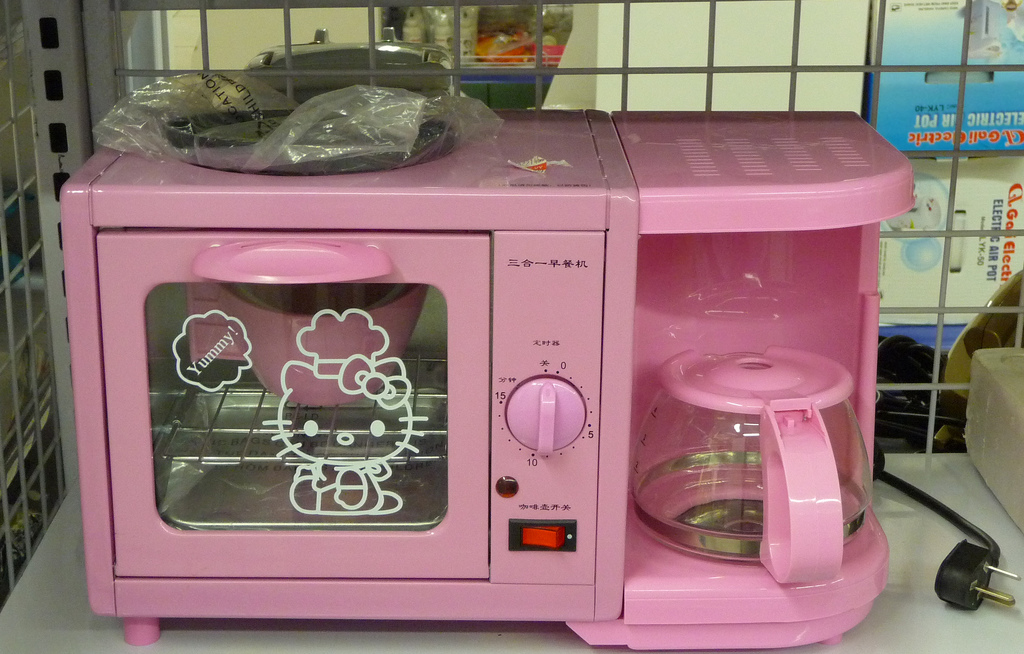 hello-kitty-coffee-maker-toaster-oven.jpg
