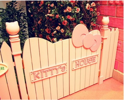 Hello Kitty picket fence