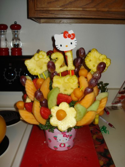 Hello Kitty fruit bouquet