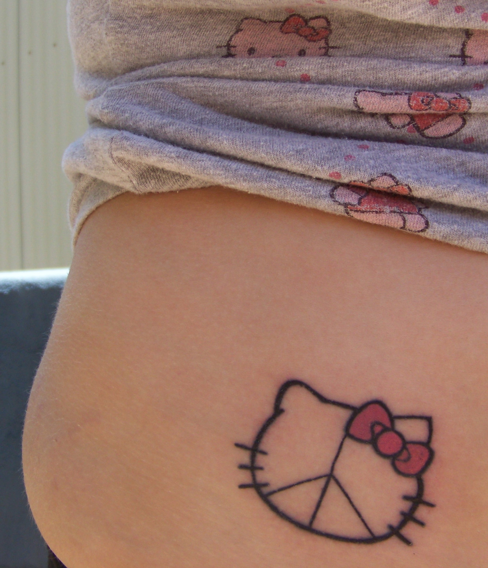 LOVE this gangster Hello Kitty tattoo | Hello kitty tattoos, Cat tattoo,  Gangsta tattoos