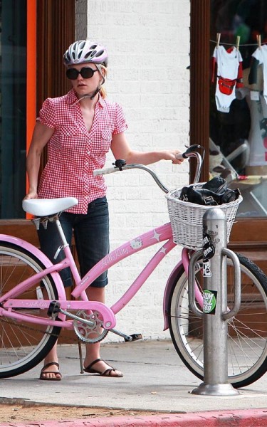 Hello Kitty Anna Paquin beach cruiser