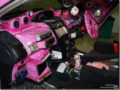 Hello Kitty steering wheel mod