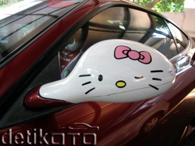 Hello Kitty Ferrari mirror