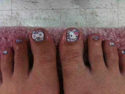 hello kitty toe nails