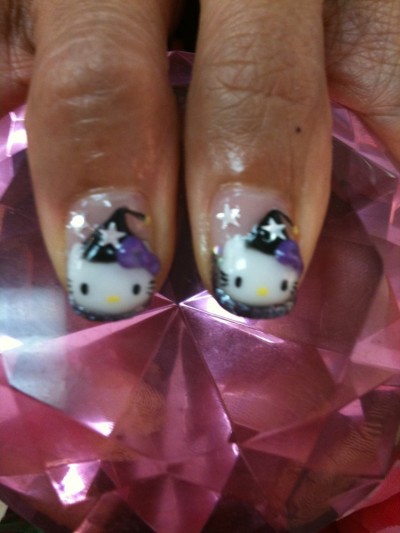 hello kitty Halloween nails