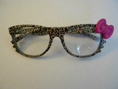 hello kitty with glasses pictures